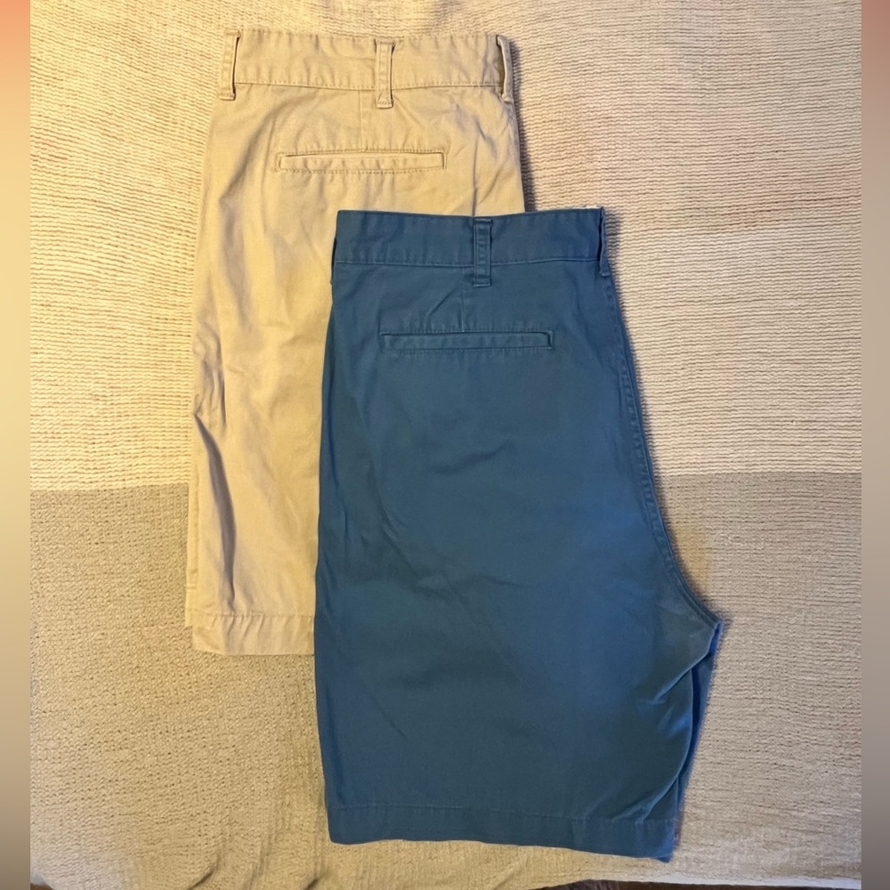🩳 Men’s St Johns Bay khaki shorts. Size 38 waist
